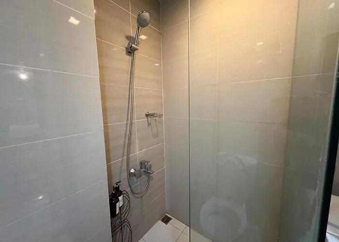 Designer Minimalist 1br One Uptown Bgc *